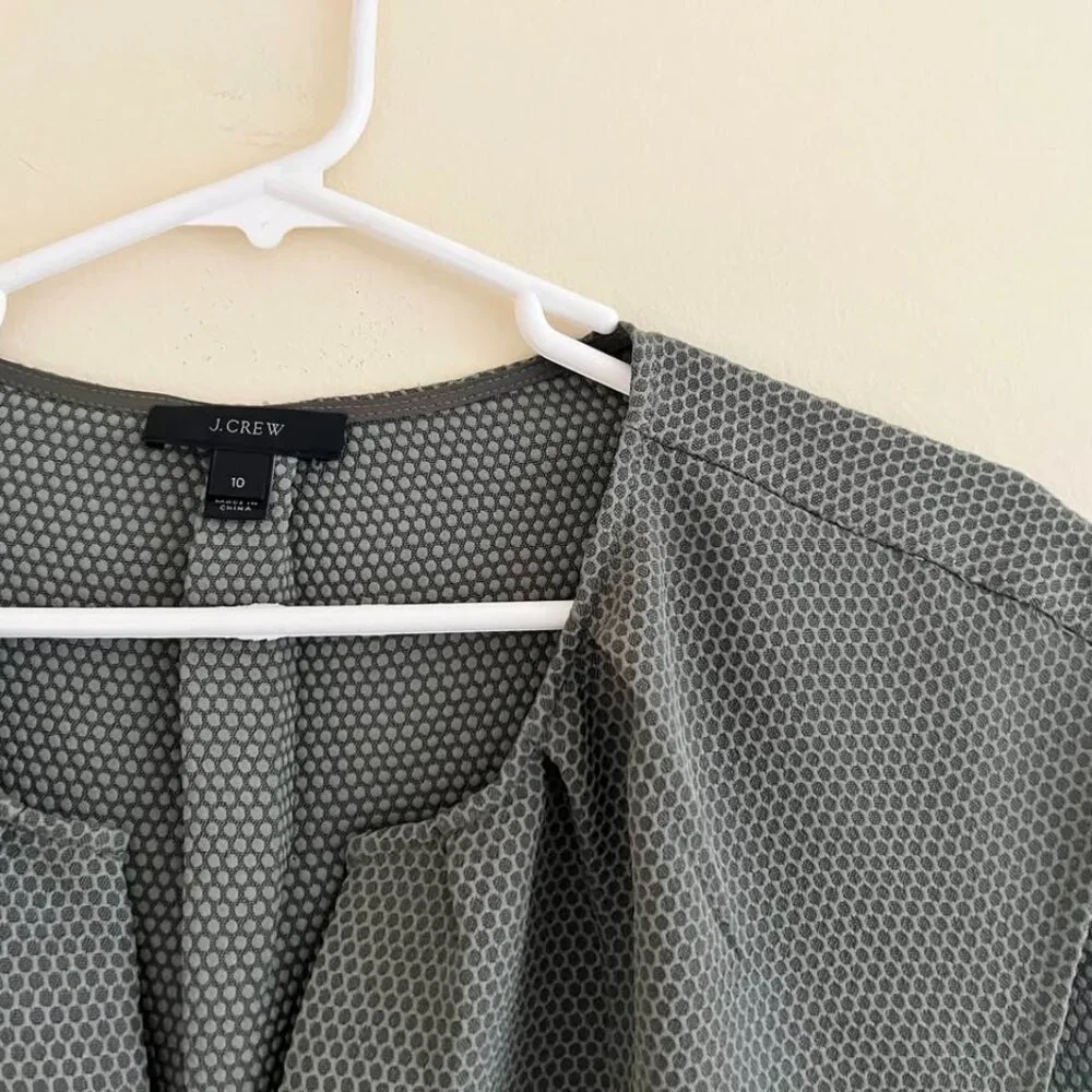 J.Crew "Honeycomb Cocoon Sleeveless Top" (Size 10) - Picture 2 of 3